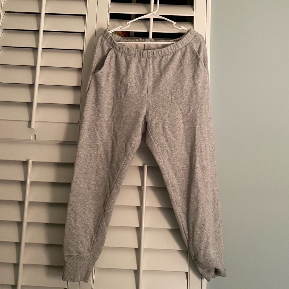 grey aerie joggers